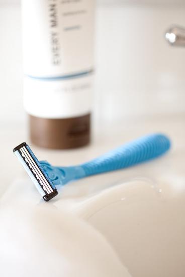 Shave 3 Razor System | Handle & 2 Blades - Mixed Color Case of 144